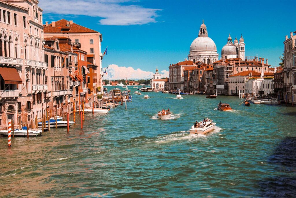 Discover Italy : Venice Canals for Culture and History